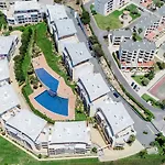 Homes Ocean View With Lovely Terrace, 2 Swimming Pools & Tennis Court 公寓 *